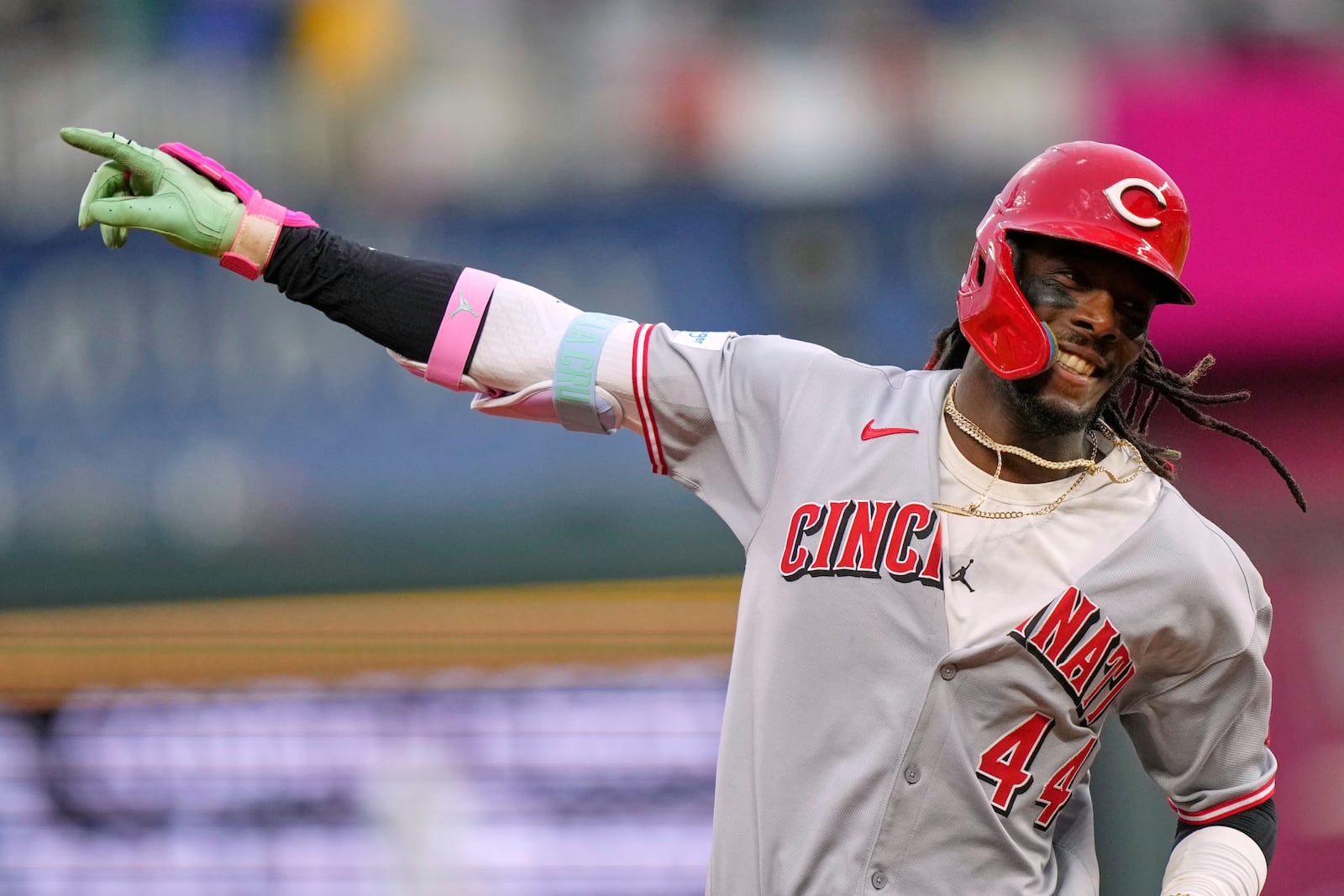 Cincinnati Reds' Elly De La Cruz celebrates as he rounds the bases after hitting a solo home run during the fourth inning of a baseball game against the Kansas City Royals, Tuesday, May 27, 2025, in Kansas City, Mo. (AP Photo/Charlie Riedel)