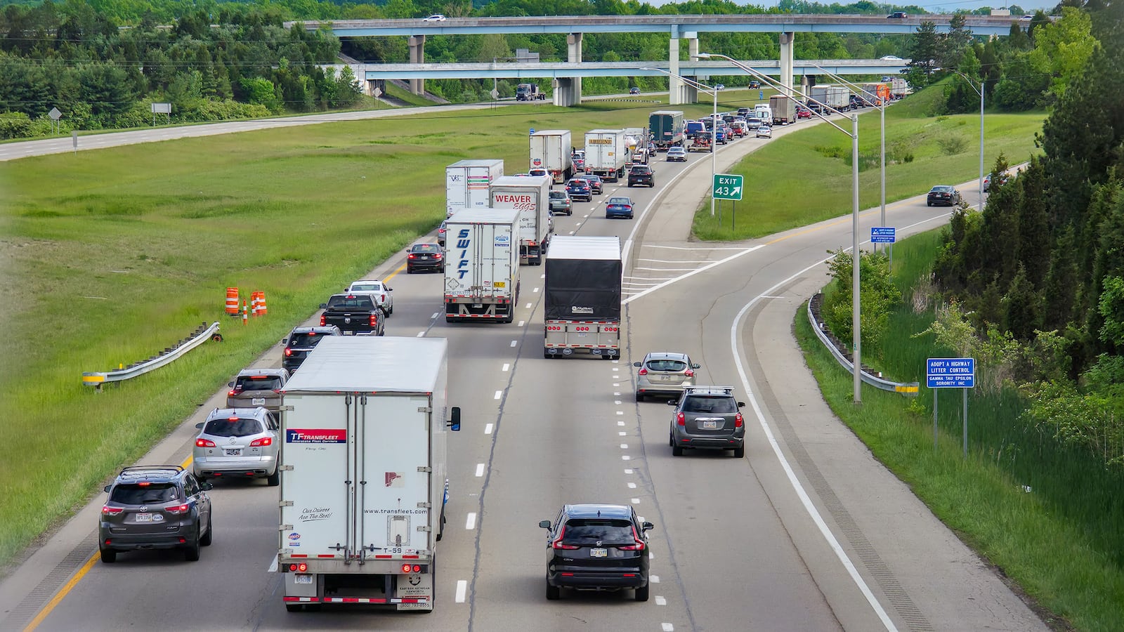 Motorists inch forward on Interstate 75 southbound lanes near the interchange with I-675. Gas prices have increased days before the Labor Day weekend. BRYANT BILLING/STAFF
