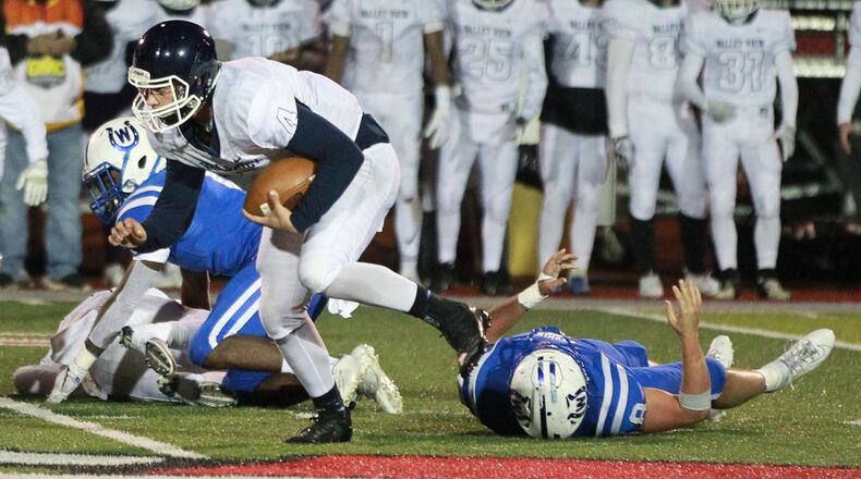 Valley View QB Cade Cradlebaugh makes a short gain. Cincinnati Wyoming defeated Valley View 33-0 in a D-IV, Region 16 high school football final at Princeton on Saturday, Nov. 23, 2019. MARC PENDLETON / STAFF