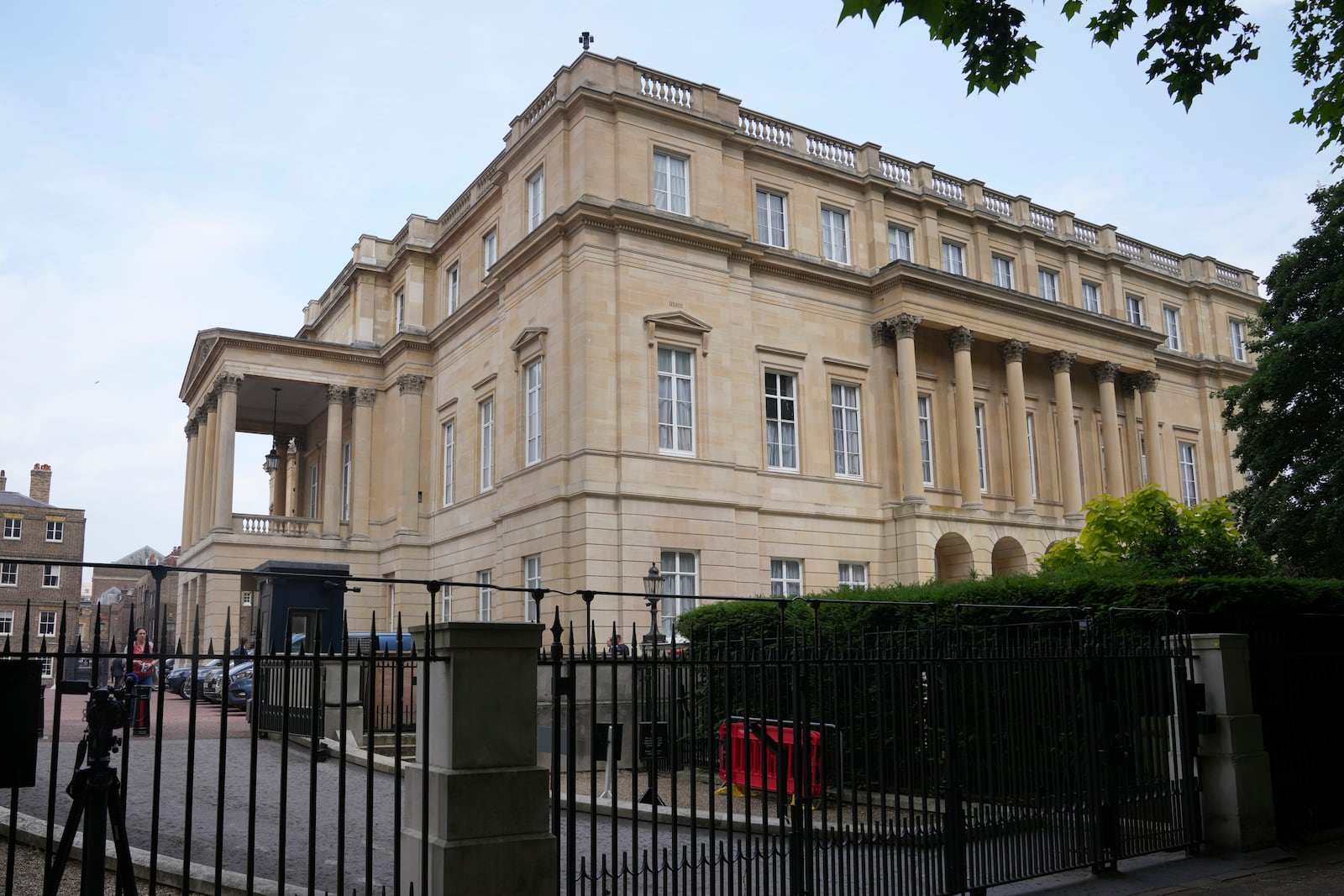 A general view of the Lancaster House, where the trade talks between the U.S. and China are taking place is seen, in London, Monday, June 9, 2025. (AP Photo/Kin Cheung)