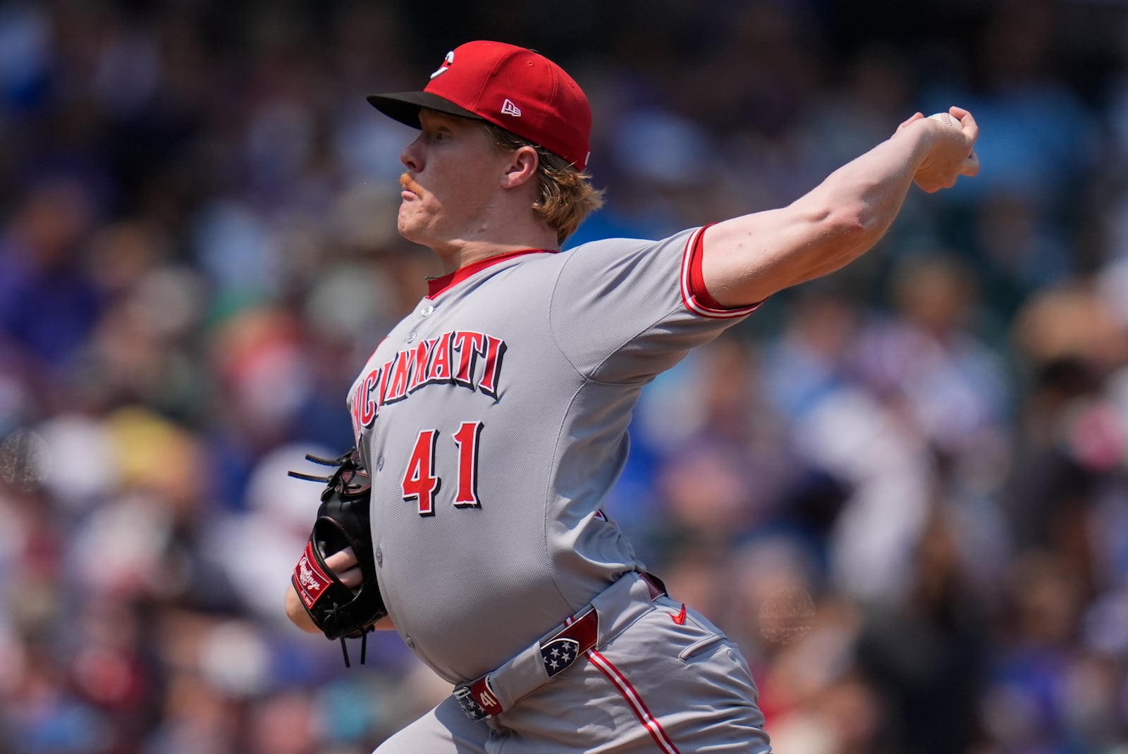 Cincinnati Reds starting pitcher Andrew Abbott (41) throws against the Chicago Cubs during the first inning of a baseball game Wednesday, Aug. 6, 2025, in Chicago. (AP Photo/Erin Hooley)