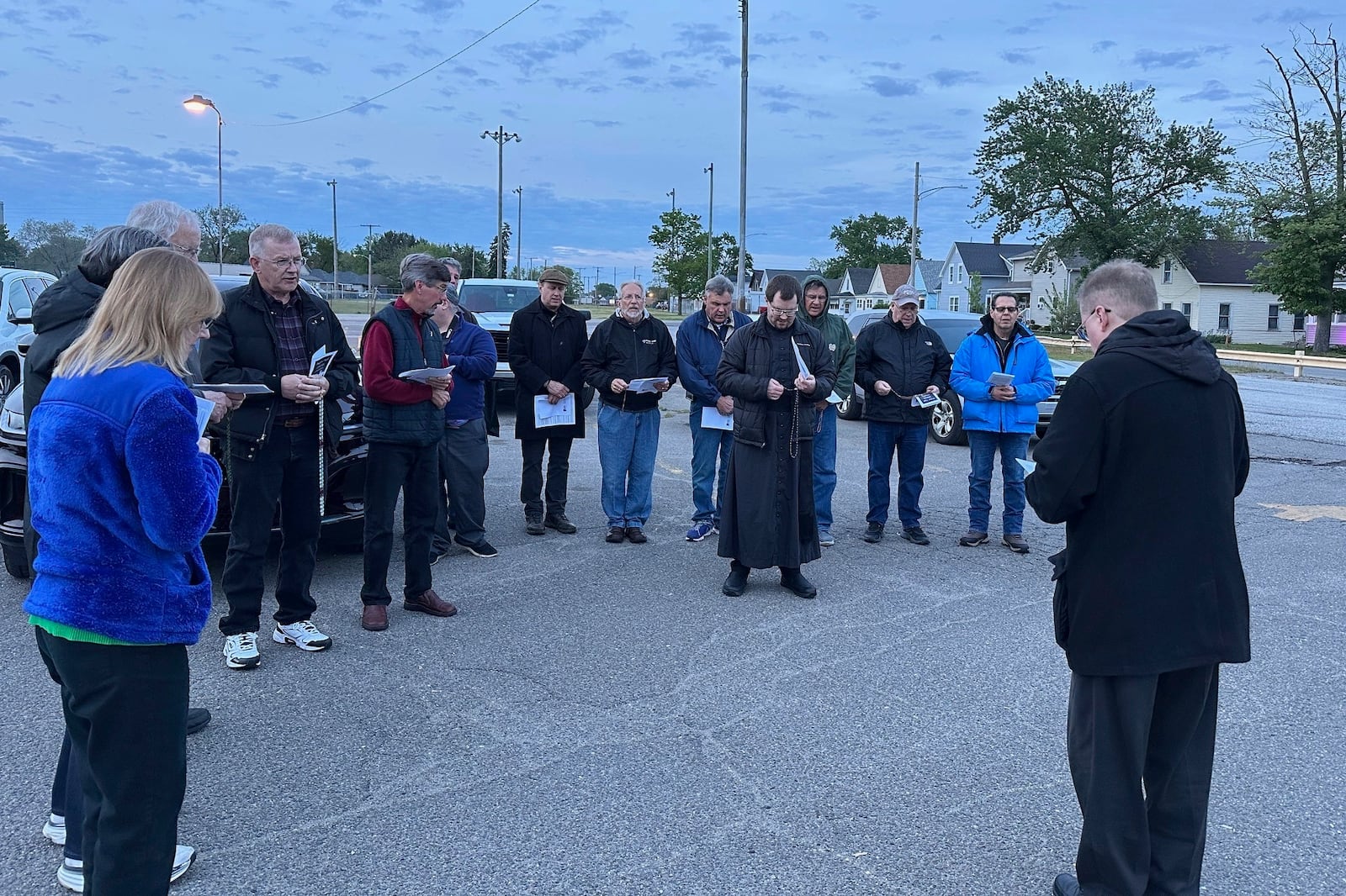 The Rev. Richard Holy leads a prayer vigil Monday, May 19, 2025, before a scheduled execution at the Indiana State Prison in Michigan City, Ind. (AP Photo/Ed White)