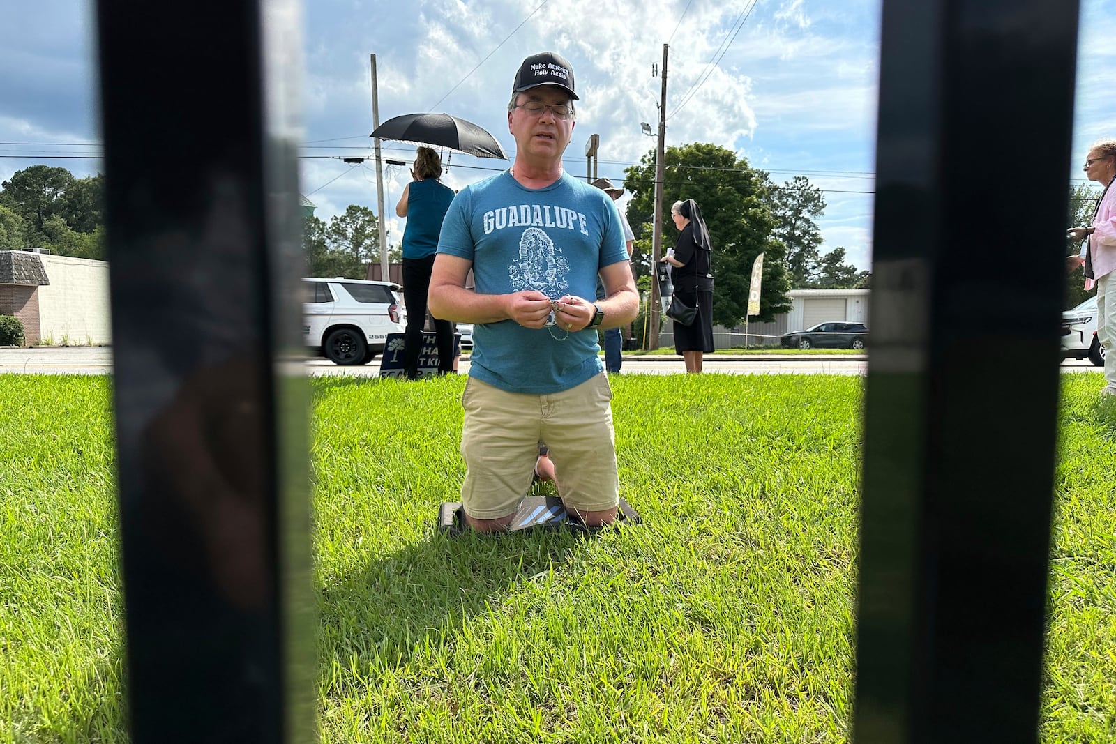 A man prays the Rosary outside the gates of the Broad River Road Correctional Facility in Columbia, S.C., before the scheduled execution of Stephen Stanko on Friday, June 14, 2025. (AP Photo/Allen G. Breed)