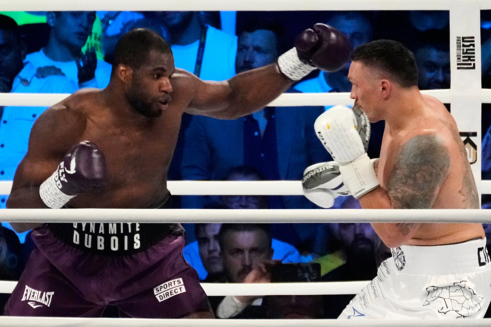FILE - Britain's Daniel Dubois, left, and Ukraine's Oleksandr Usyk fight during their world heavyweight title fight at Tarczynski Arena in Wroclaw, Poland, Aug. 26, 2023. (AP Photo/Czarek Sokolowski, File)