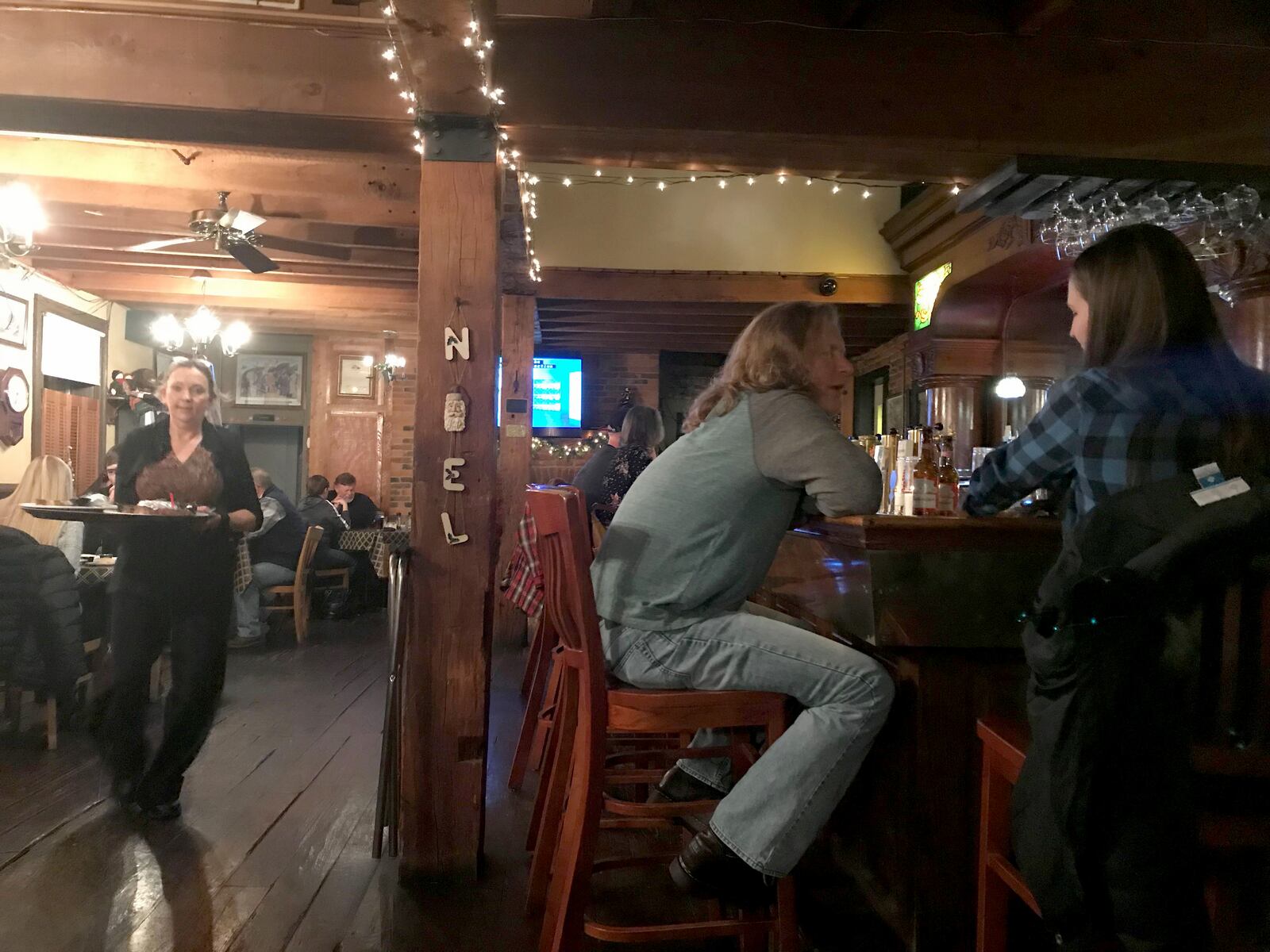 The Florentine Restaurant serves steaks, fish and chops.