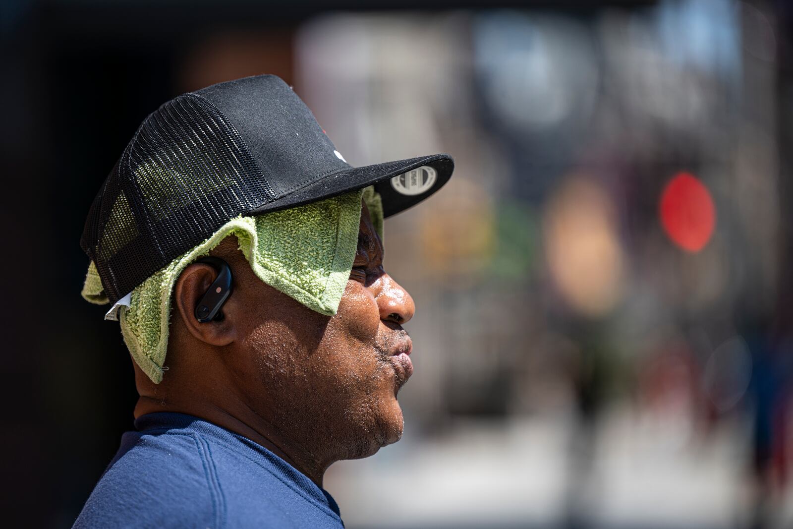 Dwayne Chapaman wears a wet cloth on his head to combat the heat while crossing Broad Street in Philadelphia. Wednesday, June 25, 2025. (Jose F. Moreno/The Philadelphia Inquirer via AP)