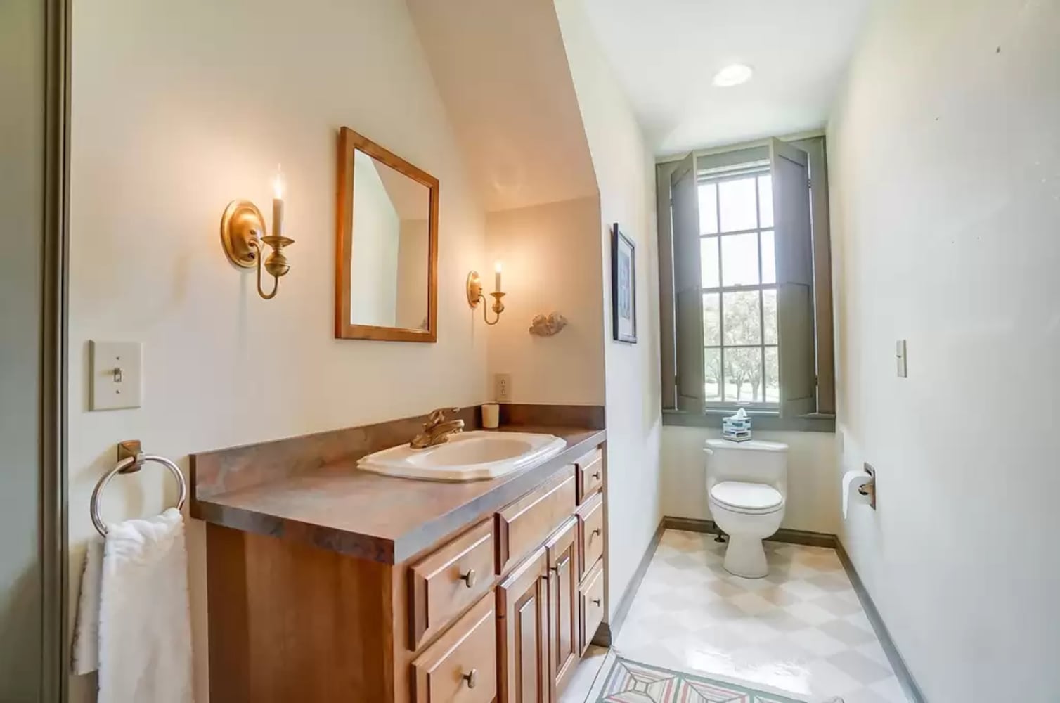 PHOTOS: Home on 1.13 acres near 2 Springfield golf courses listed