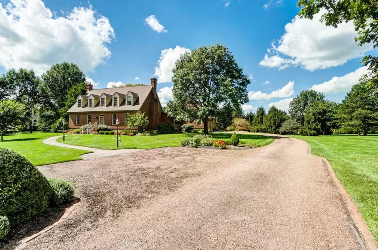 PHOTOS: Home on 1.13 acres near 2 Springfield golf courses listed