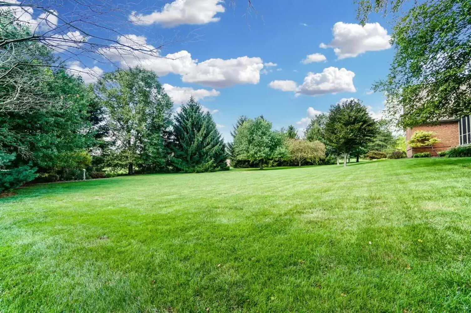 PHOTOS: Home on 1.13 acres near 2 Springfield golf courses listed