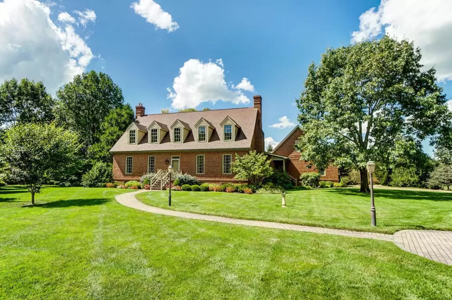 PHOTOS: Home on 1.13 acres near 2 Springfield golf courses listed