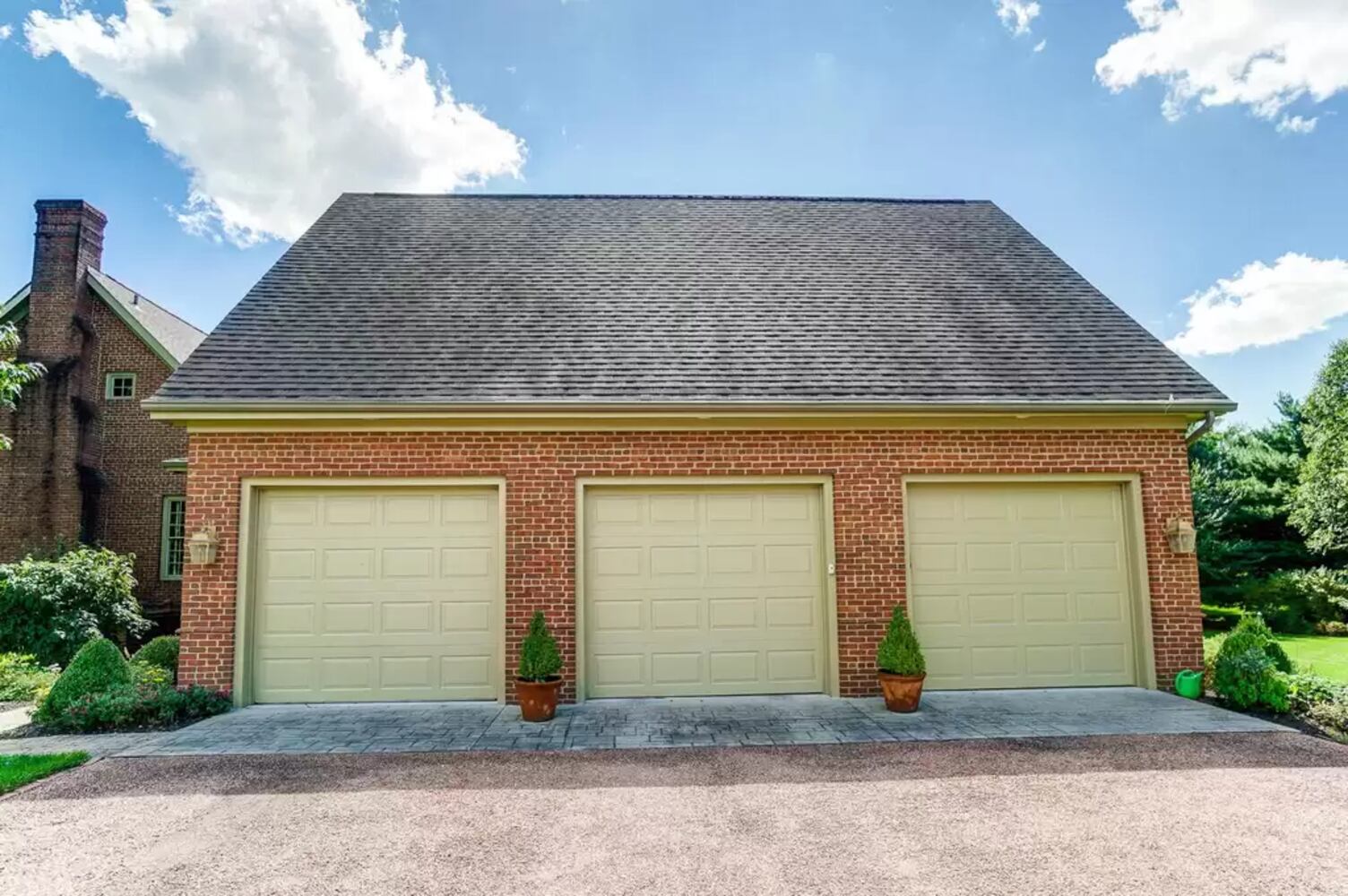 PHOTOS: Home on 1.13 acres near 2 Springfield golf courses listed