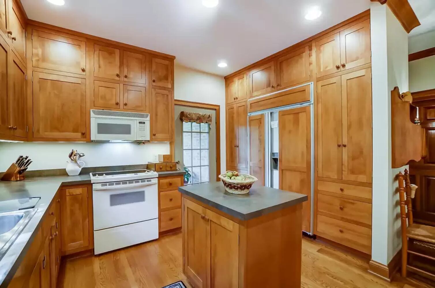 PHOTOS: Home on 1.13 acres near 2 Springfield golf courses listed