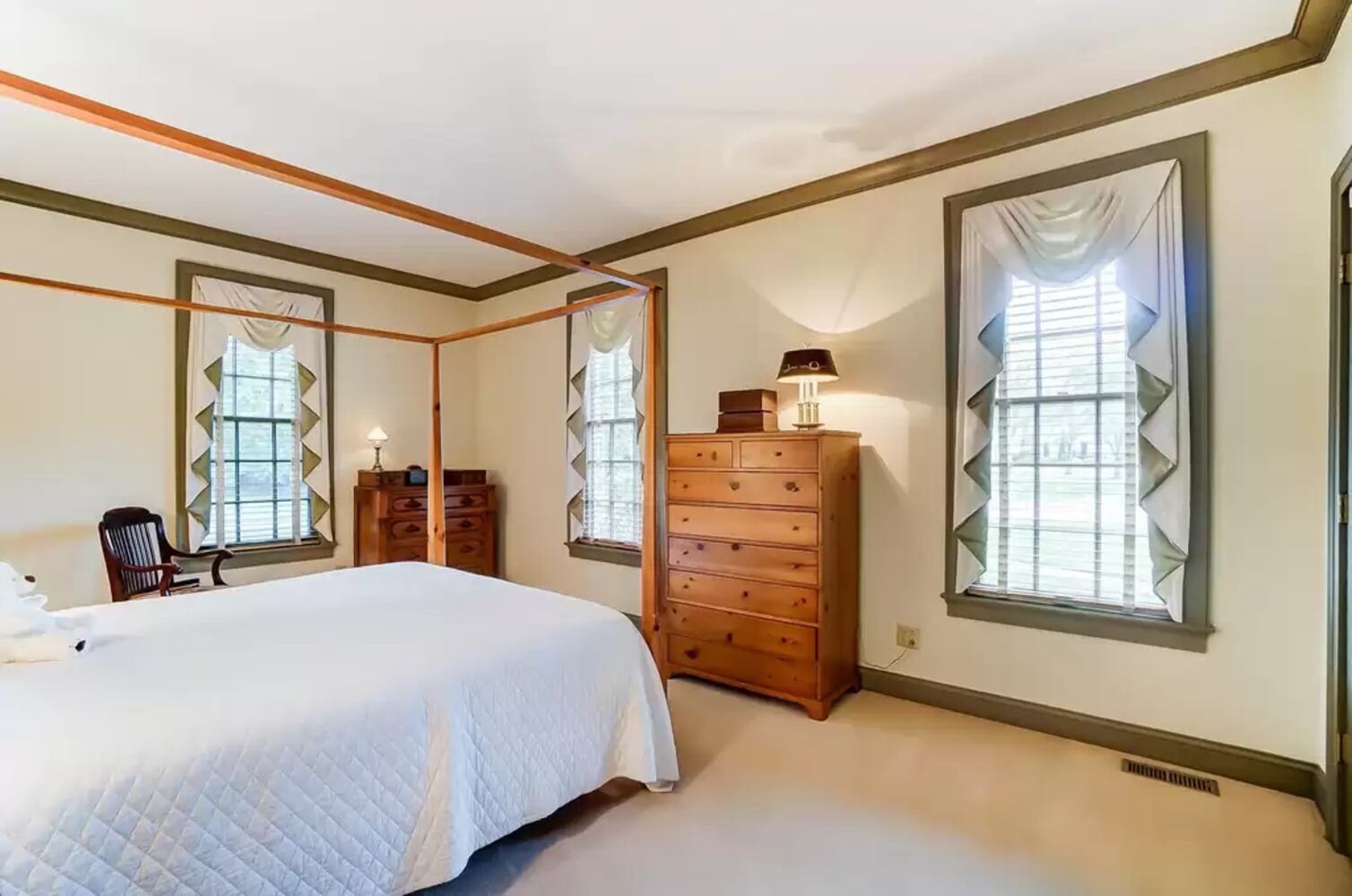 PHOTOS: Home on 1.13 acres near 2 Springfield golf courses listed