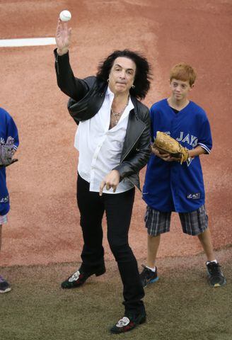 Celebrities, athletes throw out first pitch in 2013