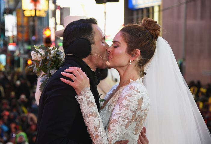 Photos: Maria Menounos gets married in Times Square during live New Year’s show