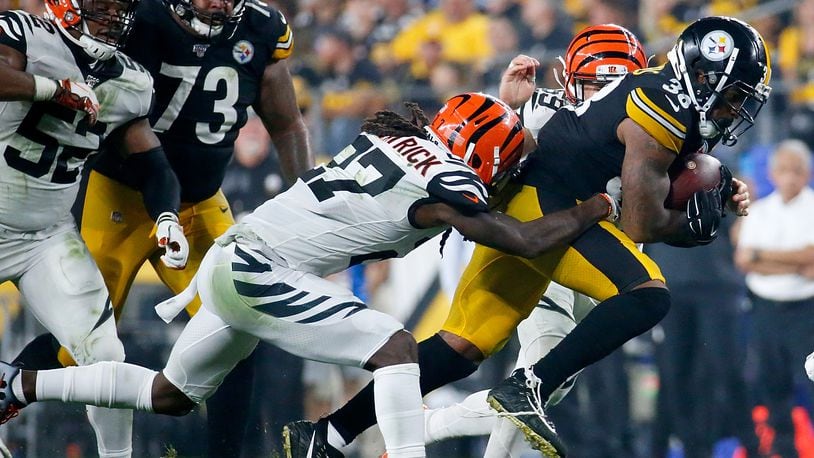 PITTSBURGH, PENNSYLVANIA - SEPTEMBER 30: Running back Jaylen Samuels #38 of the Pittsburgh Steelers runs against the defense of the Cincinnati Bengals during the game at Heinz Field on September 30, 2019 in Pittsburgh, Pennsylvania. (Photo by Justin K. Aller/Getty Images)