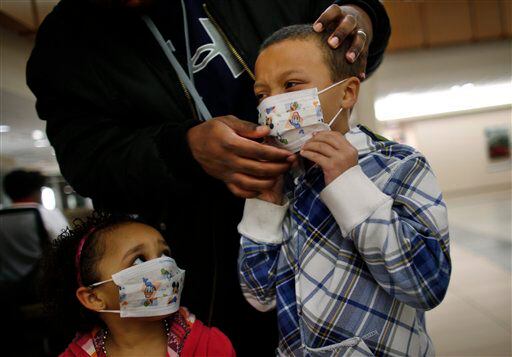 Hospitals in Hampton Roads are urging patients and visitors to wear a mask at their facilities to help stop the spread of the flu.